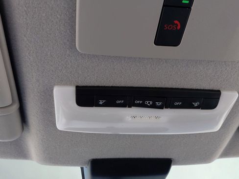 Used 2023 Nissan Kicks SR w/ SR Premium Package FWD image 18