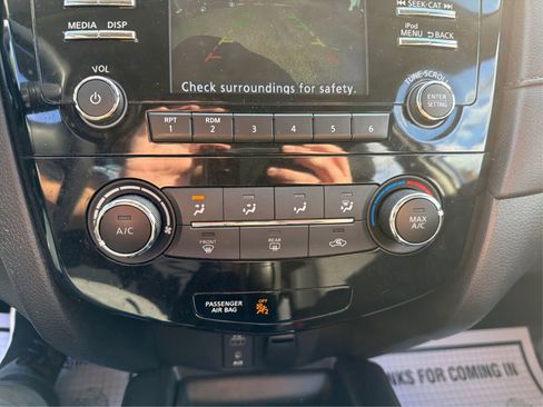 Used 2017 Nissan Rogue S image 32