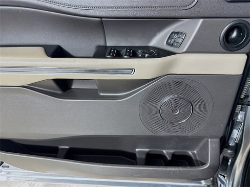 Used 2021 Ford Expedition XLT image 16