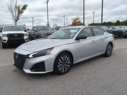 Certified 2024 Nissan Altima 2.5 SV image 8