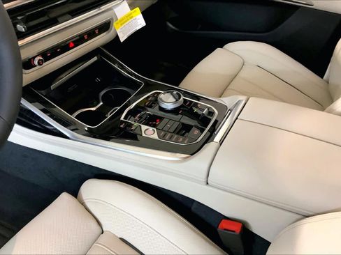 New 2026 BMW X7 M60i image 7