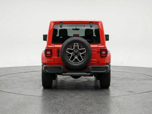 Used 2025 Jeep Wrangler Sahara image 7