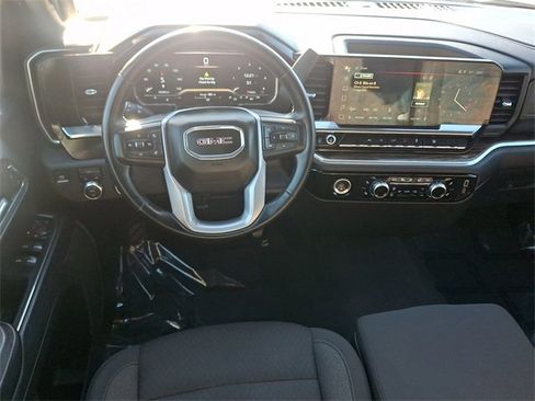 Used 2024 GMC Sierra 1500 SLE image 11