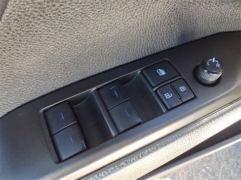 Used 2023 Toyota Camry SE image 16