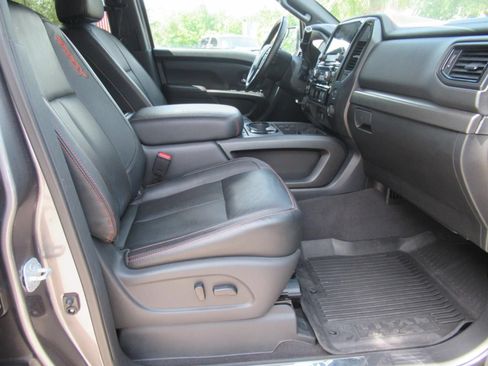 Used 2022 Nissan Titan PRO-4X w/ Pro-4x Convenience Package AWD/4WD image 12