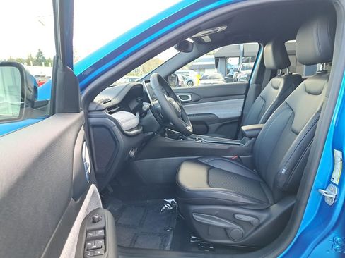 New 2026 Jeep Compass Latitude image 11