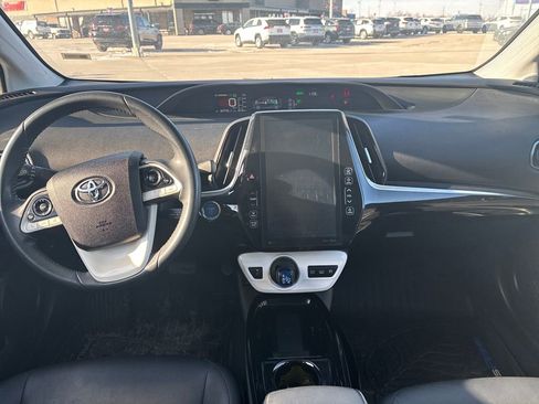 Used 2017 Toyota Prius Prime Premium image 18