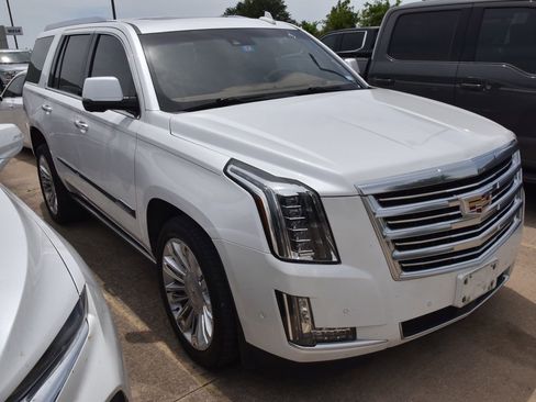 Used 2017 Cadillac Escalade Platinum AWD/4WD image 3