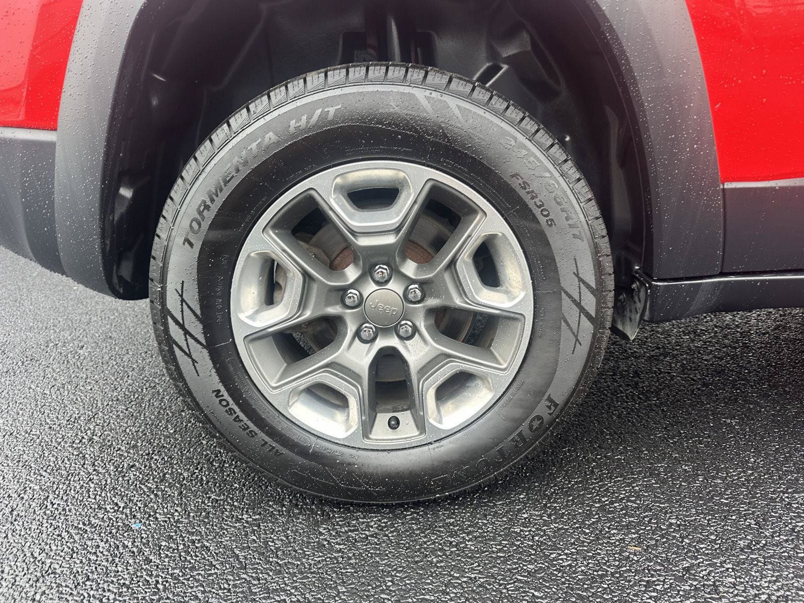 Used 2019 Jeep Cherokee Trailhawk AWD/4WD image 15