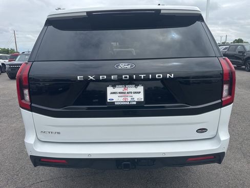 Used 2025 Ford Expedition Active AWD/4WD image 14
