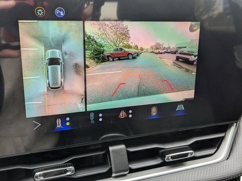 Used 2025 Chevrolet Equinox LT w/ Safety and Technology Package image 10