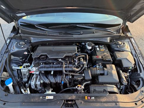 Used 2024 Hyundai Elantra SE image 9