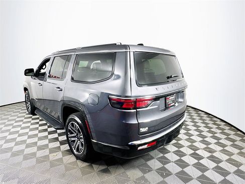 Used 2025 Jeep Wagoneer 4WD w/ Premium Group I image 5