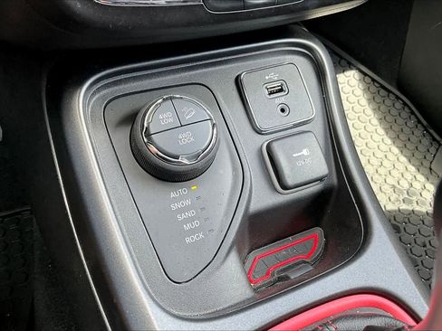 Used 2018 Jeep Compass Trailhawk w/ Safe & Security Group image 32