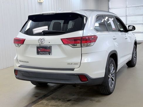 Used 2017 Toyota Highlander XLE AWD/4WD image 5