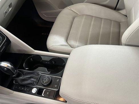 Used 2019 Volkswagen Atlas SEL Premium image 19