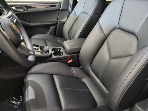 Certified 2026 Porsche Macan AWD/4WD image 5