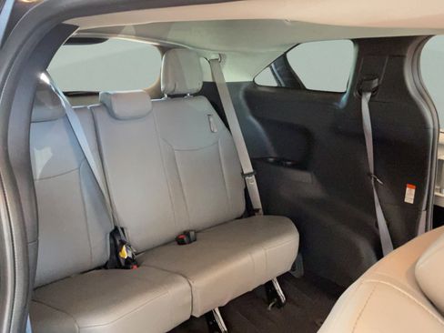 Certified 2025 Toyota Sienna XLE FWD image 29