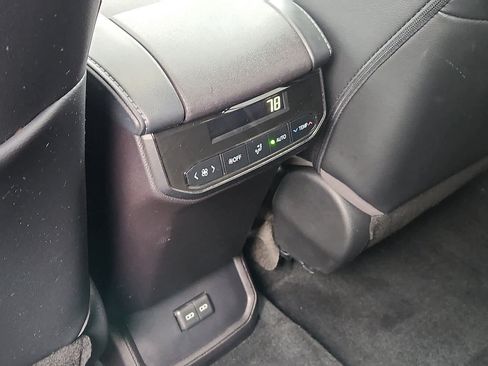 Certified 2022 Toyota Highlander XLE image 12