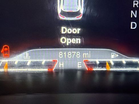 Used 2018 Jeep Cherokee Trailhawk w/ Cold Weather Group image 19