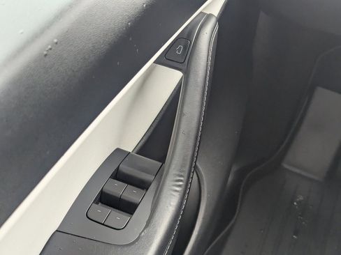 Used 2021 Tesla Model Y Long Range image 25