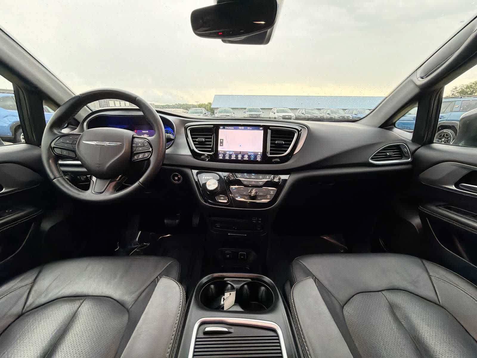 Used 2018 Chrysler Pacifica Touring-L Plus FWD image 12