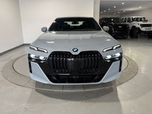 Used 2023 BMW 760i xDrive AWD/4WD image 6