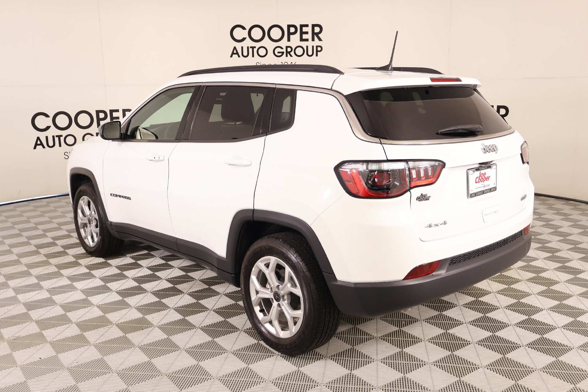 Used 2025 Jeep Compass Latitude AWD/4WD image 22