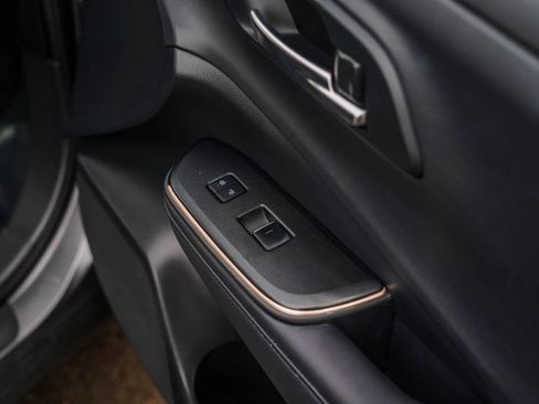 Used 2023 Toyota Crown Platinum image 25