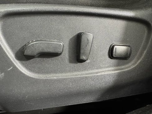 Used 2020 Nissan Rogue SV image 34