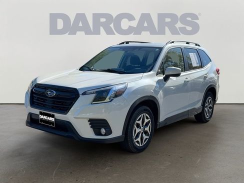 Used 2023 Subaru Forester Premium image 3