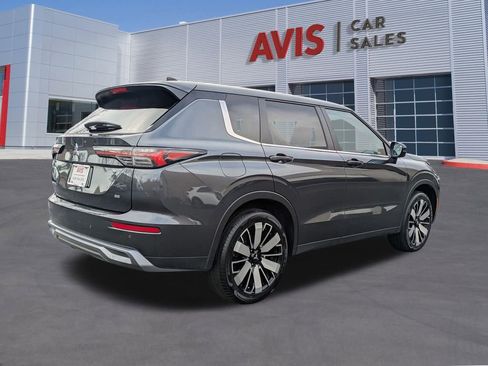 Used 2025 Mitsubishi Outlander SE image 6