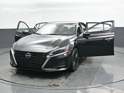 Used 2023 Nissan Altima 2.5 SV FWD image 46