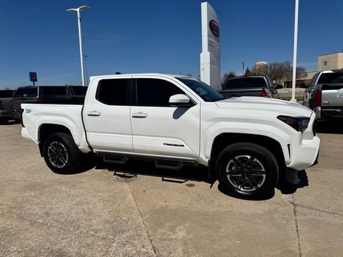 Used 2024 Toyota Tacoma TRD Sport image 17