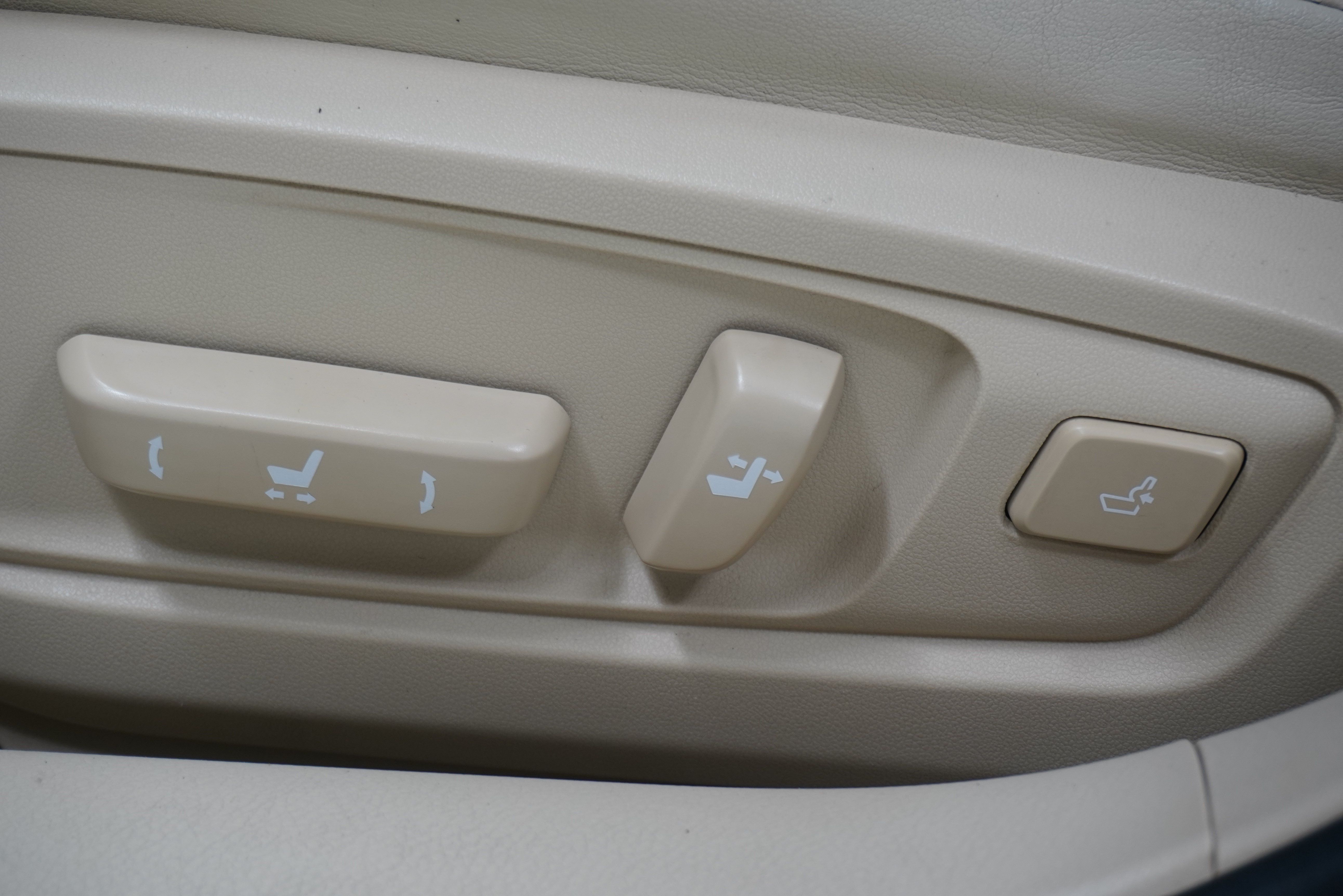 Used 2013 Lexus ES 350 w/ Luxury Pkg FWD image 14