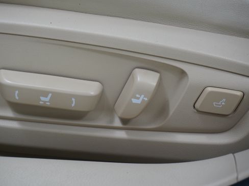Used 2013 Lexus ES 350 w/ Luxury Pkg FWD image 14