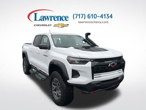 Used 2025 Chevrolet Colorado ZR2 w/ Technology Package AWD/4WD image 1