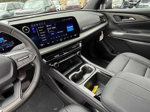 Used 2026 Chevrolet Traverse LT w/ Driver Confidence Package AWD/4WD image 18