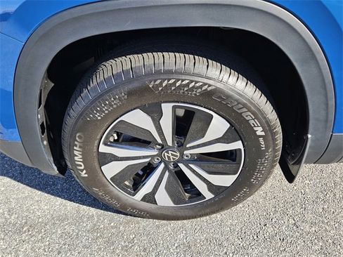 Certified 2025 Volkswagen Atlas Cross Sport SE image 18