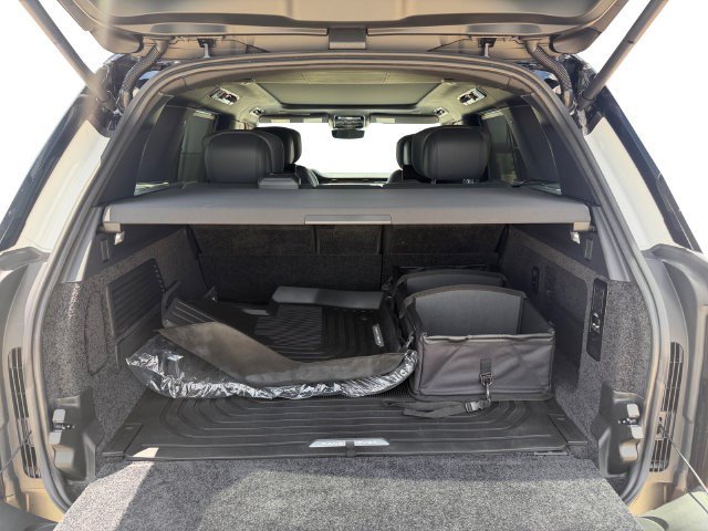 Certified 2025 Land Rover Range Rover Autobiography AWD/4WD image 18