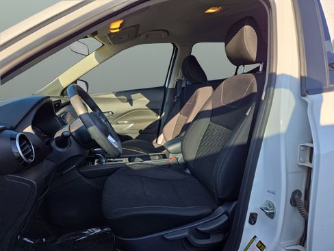 Used 2023 Nissan Kicks SV image 10