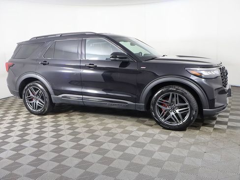 Used 2025 Ford Explorer ST-Line w/ ST-Line Street Pack AWD/4WD image 18