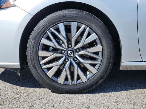 Certified 2024 Nissan Altima 2.5 SV FWD image 7