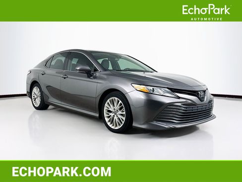 Used 2019 Toyota Camry XLE w/ Navigation Package FWD image 1