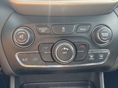 Used 2014 Jeep Cherokee Latitude FWD image 15
