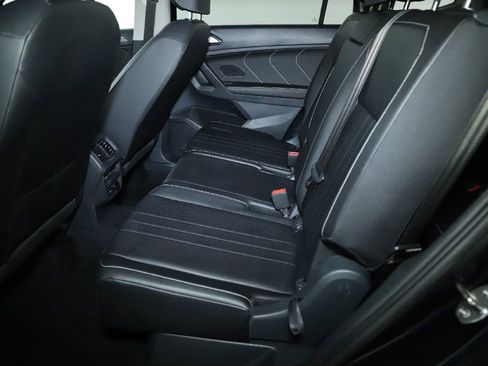 Used 2024 Volkswagen Tiguan SE image 15