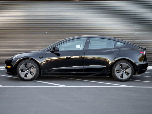 Used 2022 Tesla Model 3 Long Range AWD/4WD image 2