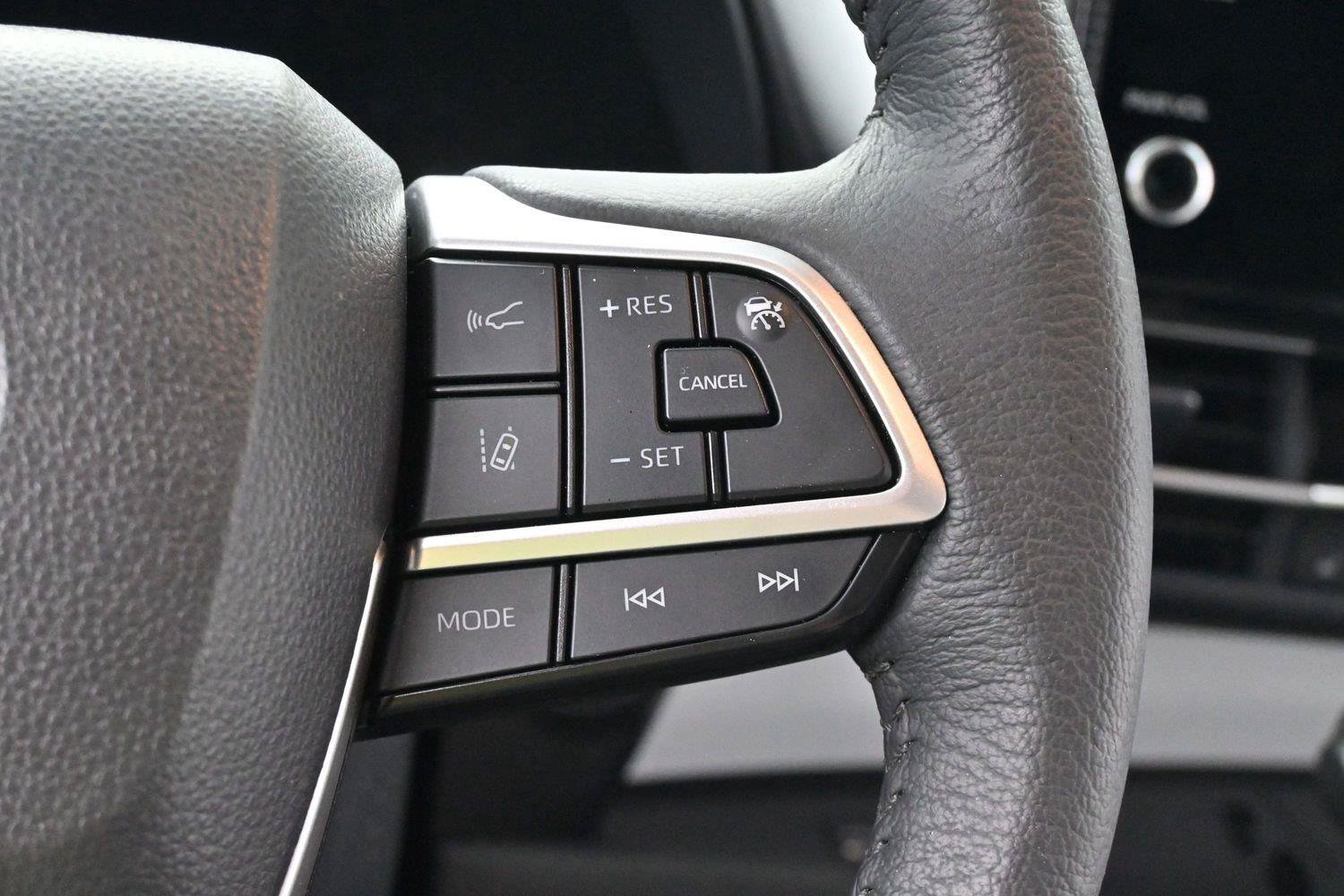 Used 2025 Toyota Sienna XLE FWD image 19