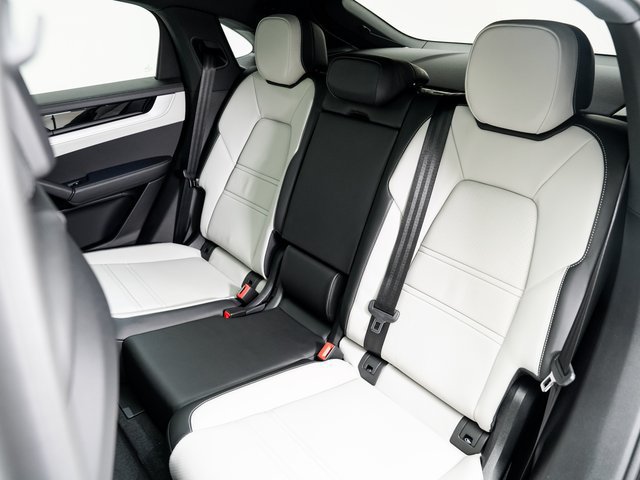 Certified 2026 Porsche Cayenne Coupe AWD/4WD image 25