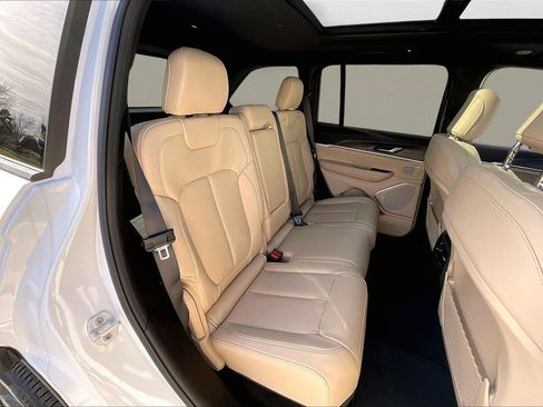 New 2026 Jeep Grand Cherokee Limited w/ Luxury Tech Group II AWD/4WD image 21